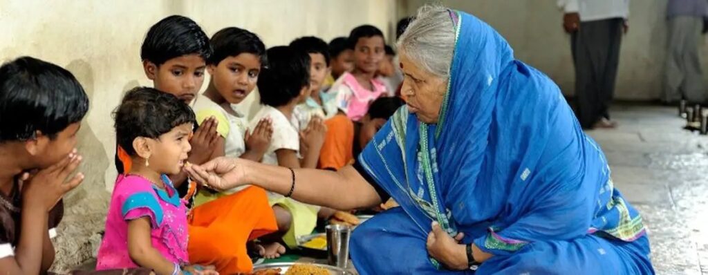 Sindhutai Sapkal Life Story, Awards, Orphanages, Get to know about Mother of Orphans | सिंधूताई सपकाळ_40.1