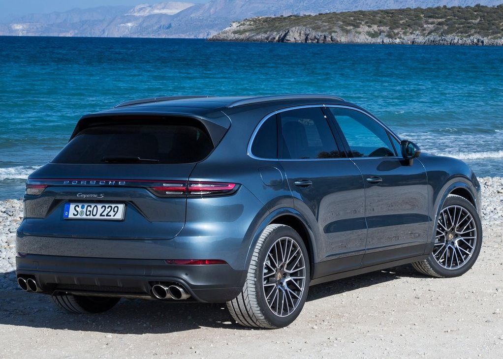 2021 Porsche Cayenne rear side