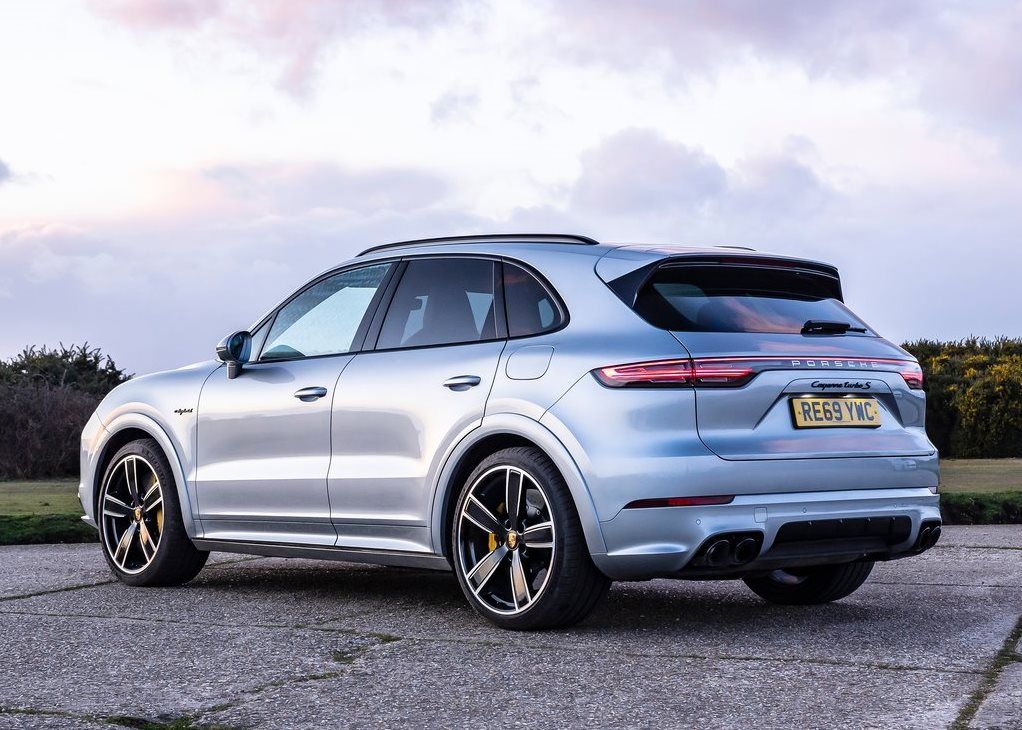 2021 Porsche Cayenne Turbo S E-Hybrid rear side