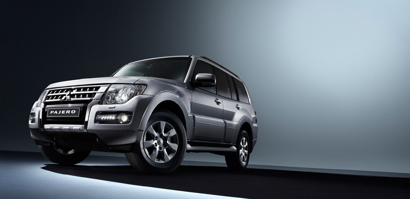 Mitsubishi Pajero front side