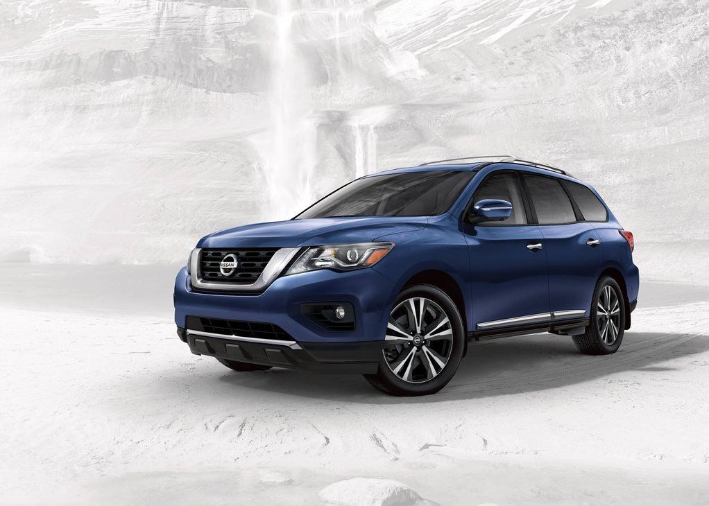 Nissan Pathfinder front side