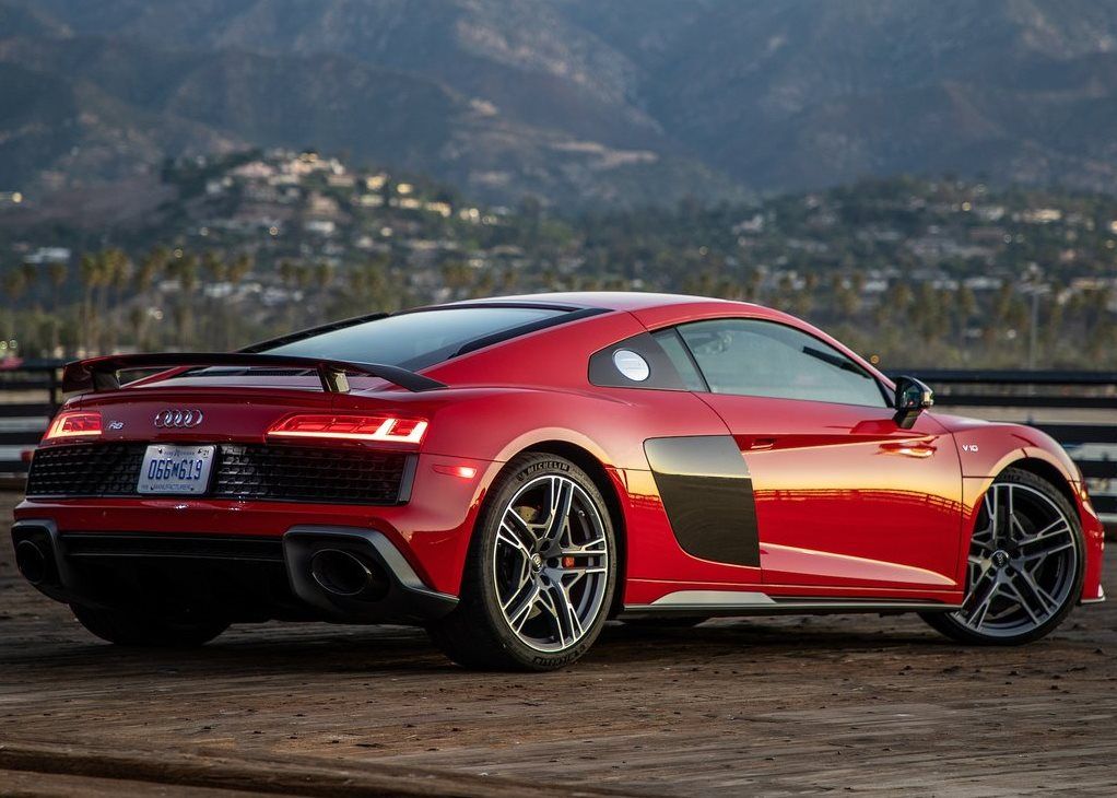 Audi R8 V10 rear side