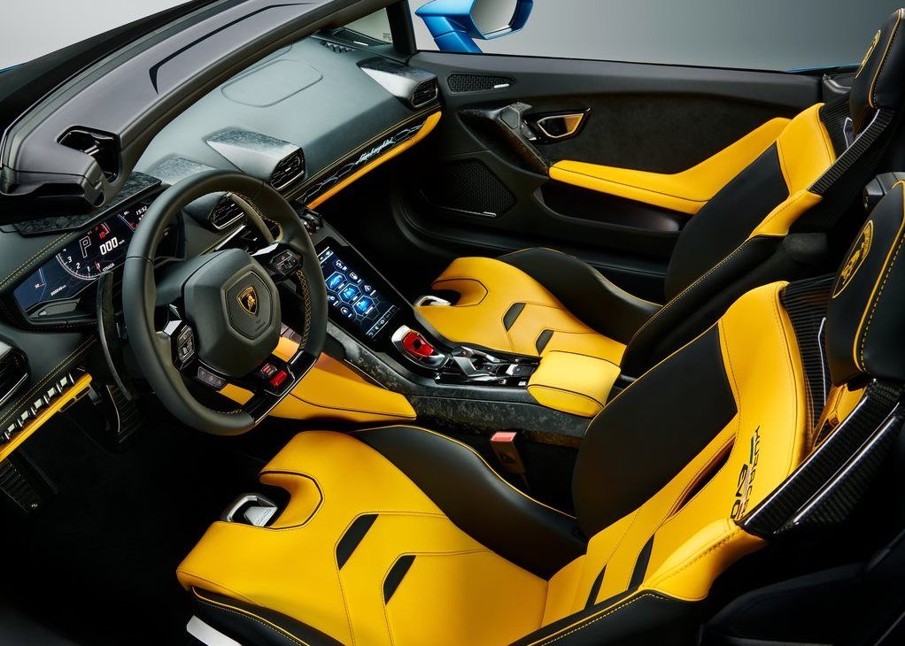 Lamborghini Huracan EVO Spyder RWD interior
