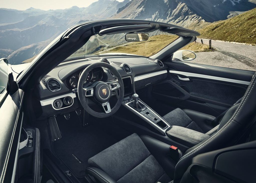 Porsche 718 Spyder cabin