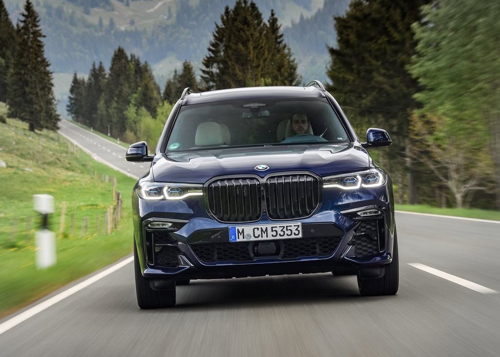 BMW X7 front