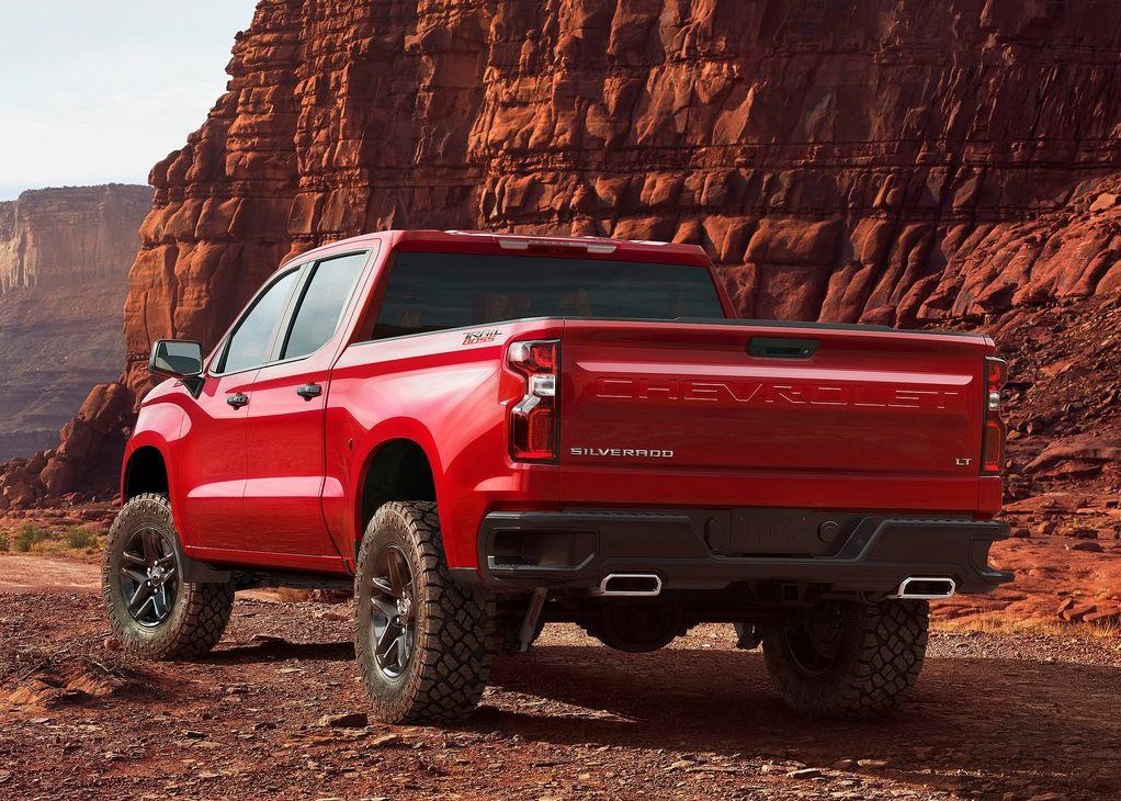 Chevrolet Silverado rear side