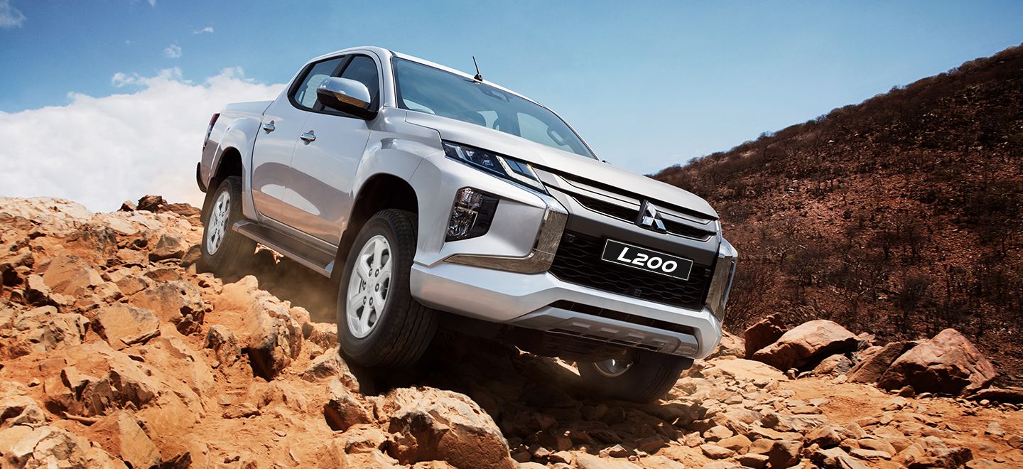 Mitsubishi L200 front side