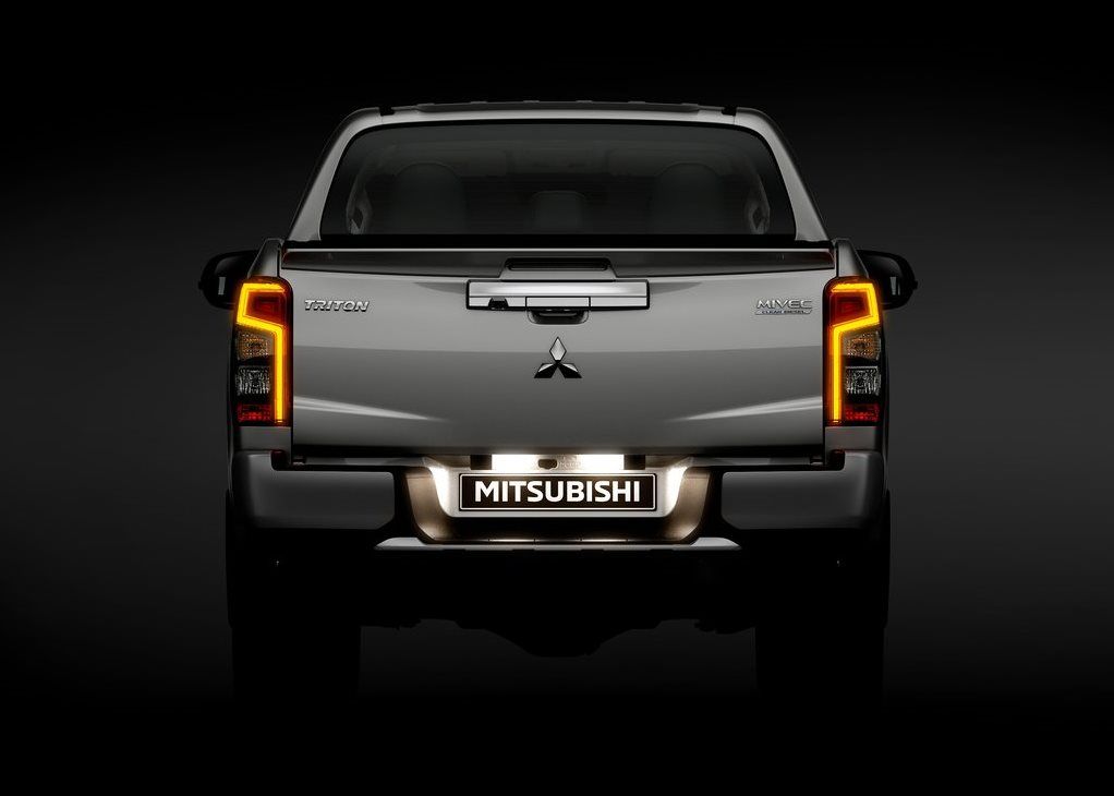 Mitsubishi L200 rear