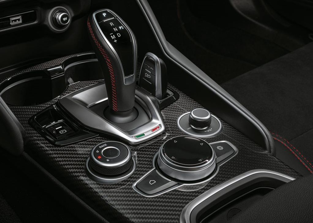 Alfa Romeo Giulia Quadrifoglia features