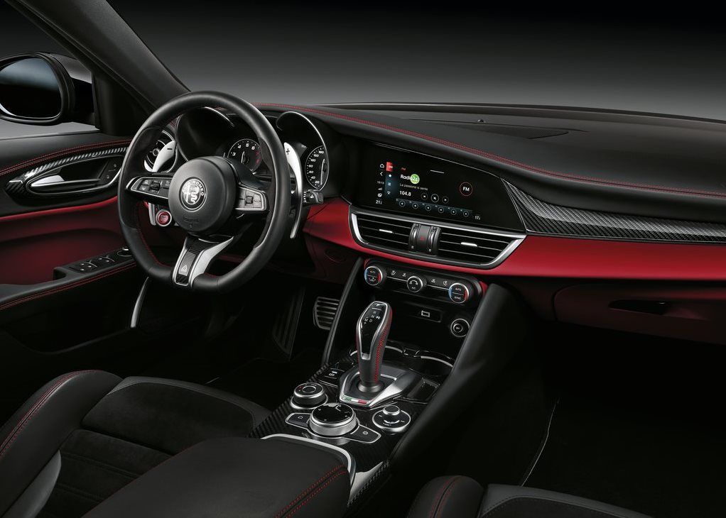 Alfa Romeo Giulia Quadrifoglia interior