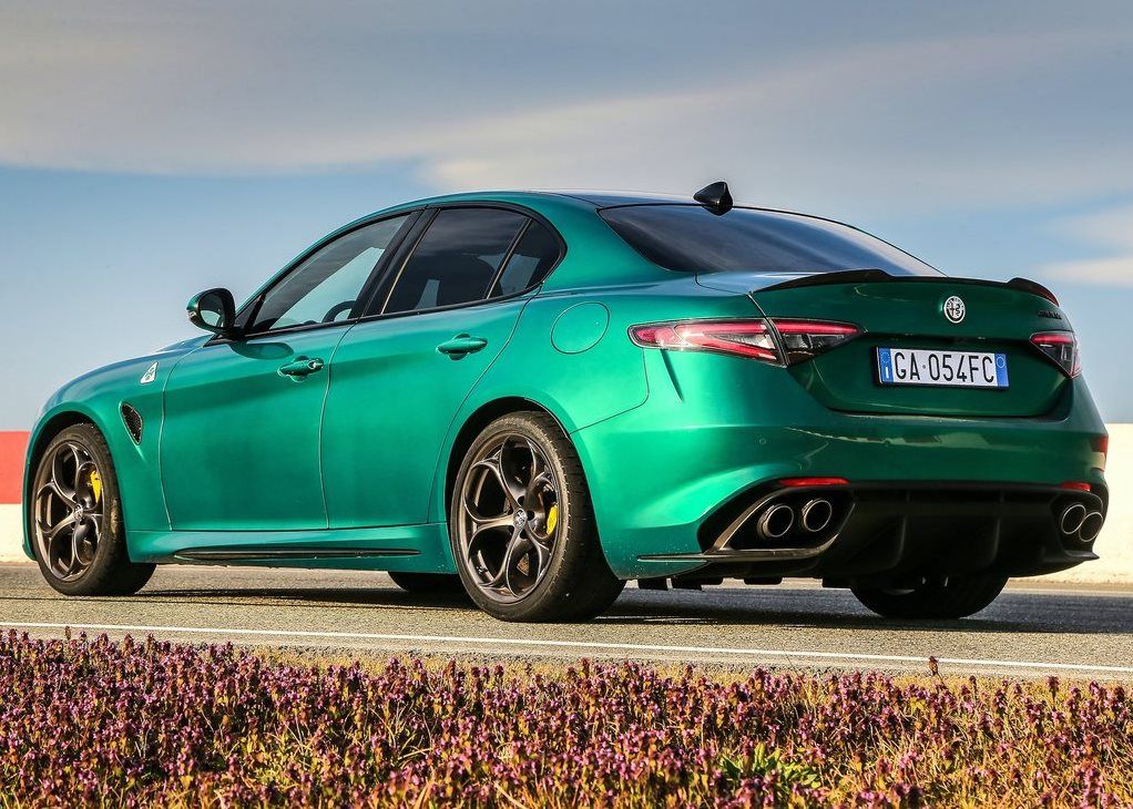 Alfa Romeo Giulia Quadrifoglia rear side