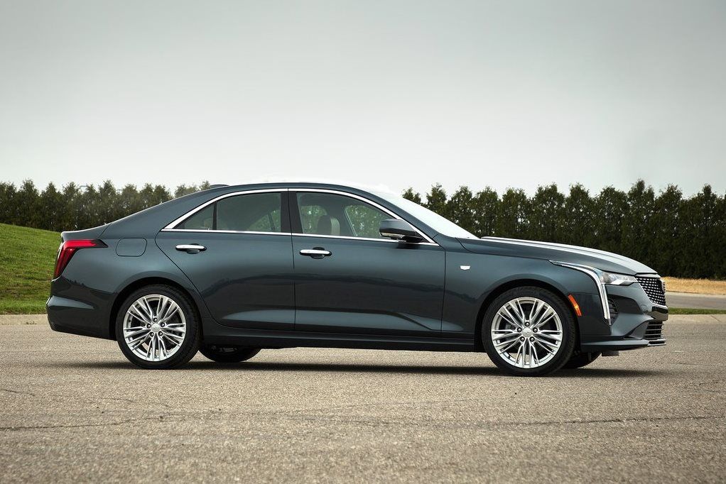 Cadillac CT4 side