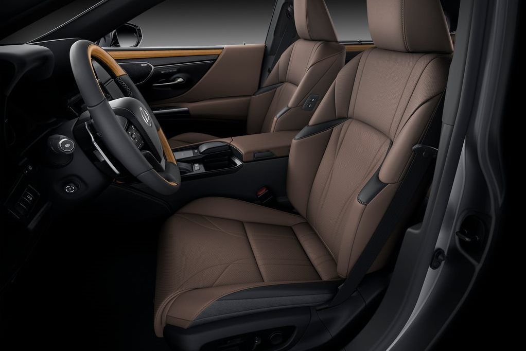 Lexus ES cabin
