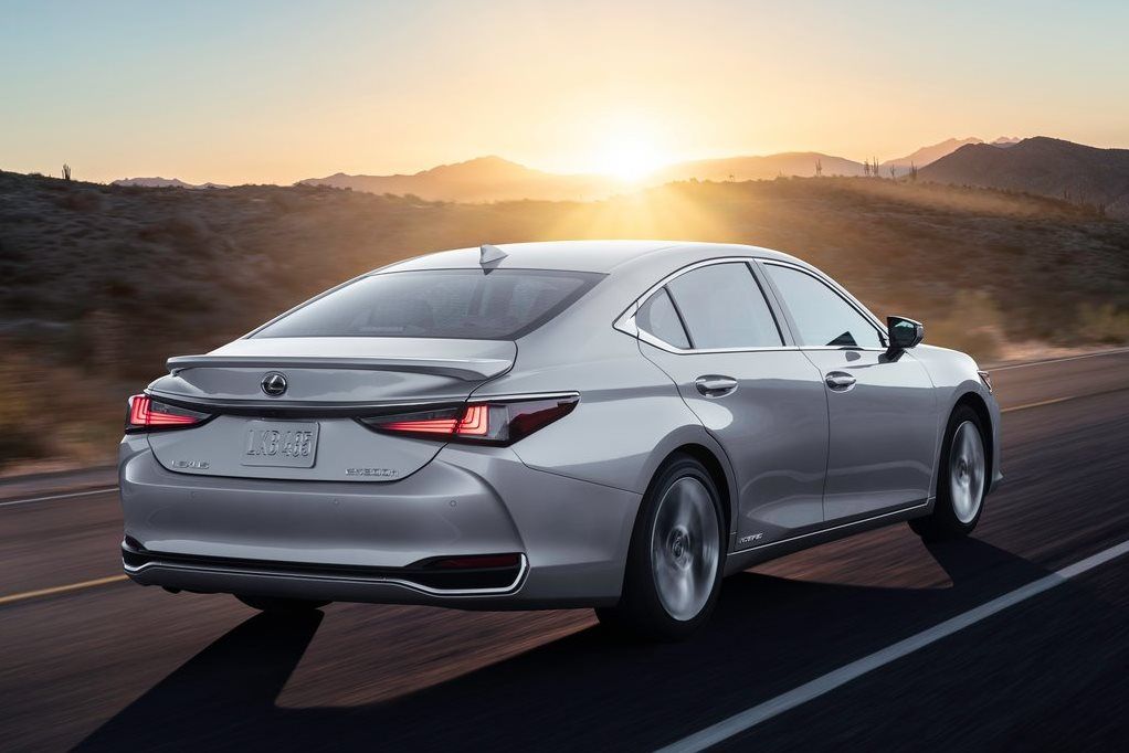Lexus ES rear side