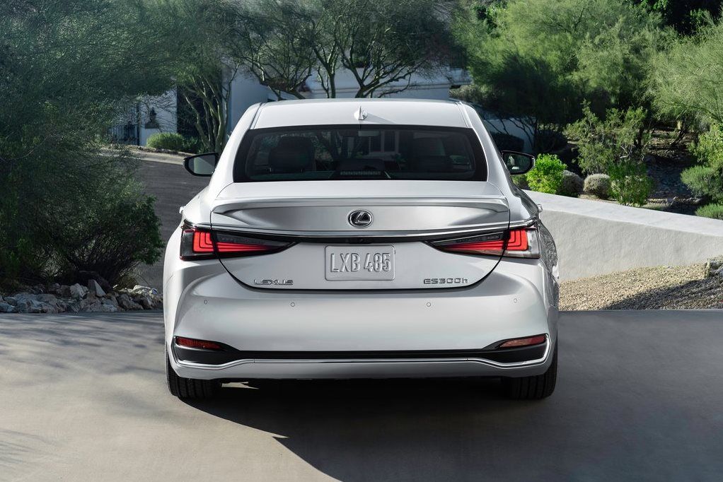 Lexus ES rear
