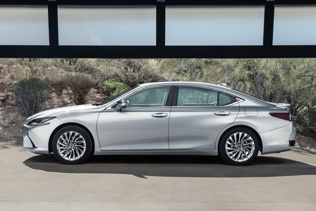 Lexus ES side