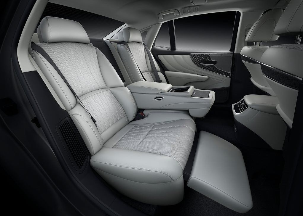 Lexus LS500 rear seats