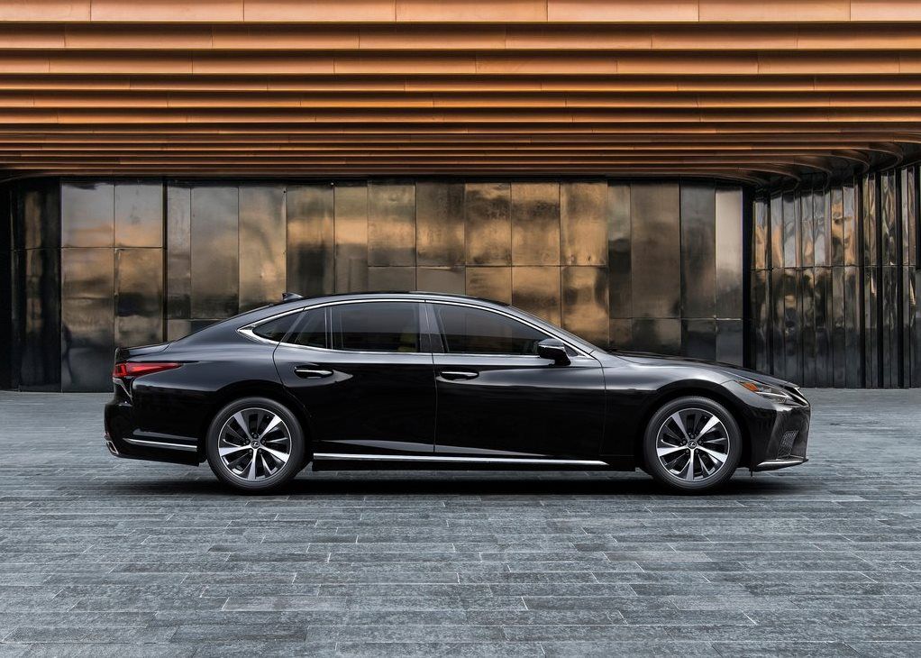 Lexus LS500 side