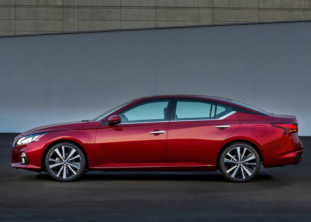 Nissan Altima side