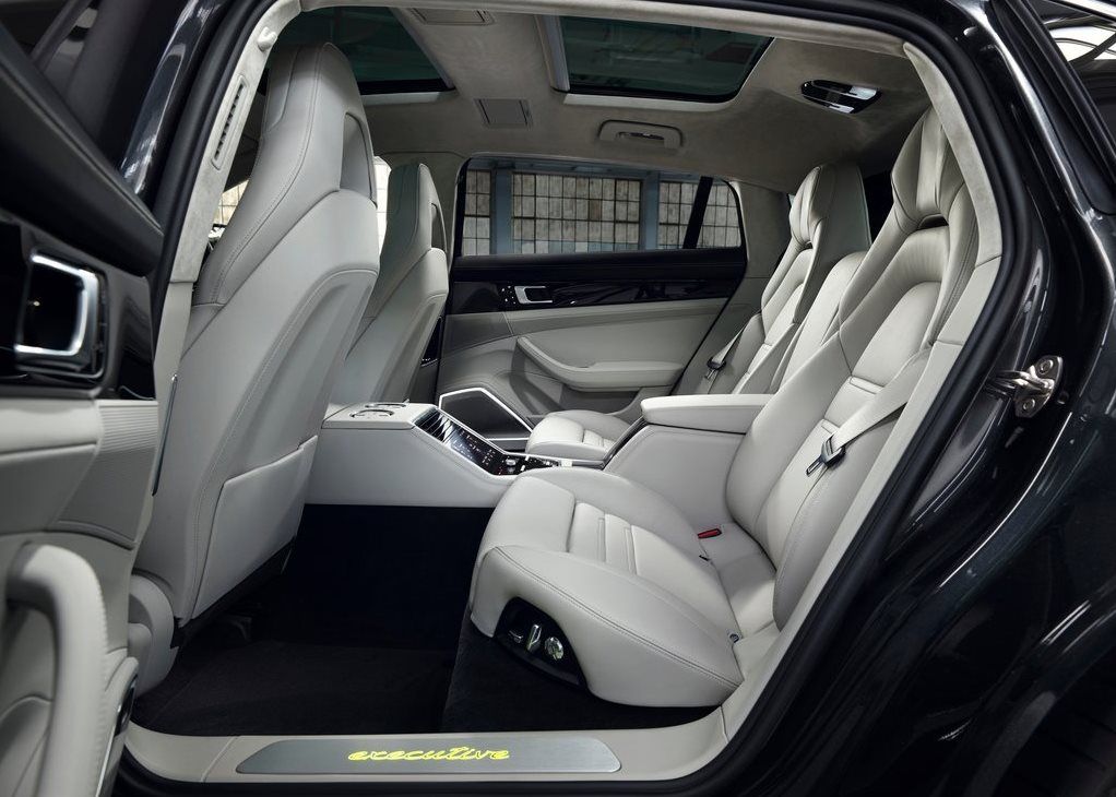 Porsche Panamera Turbo S E-Hybrid rear seats