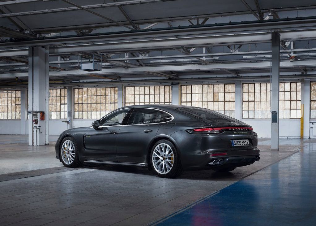 Porsche Panamera Turbo S E-Hybrid rear side