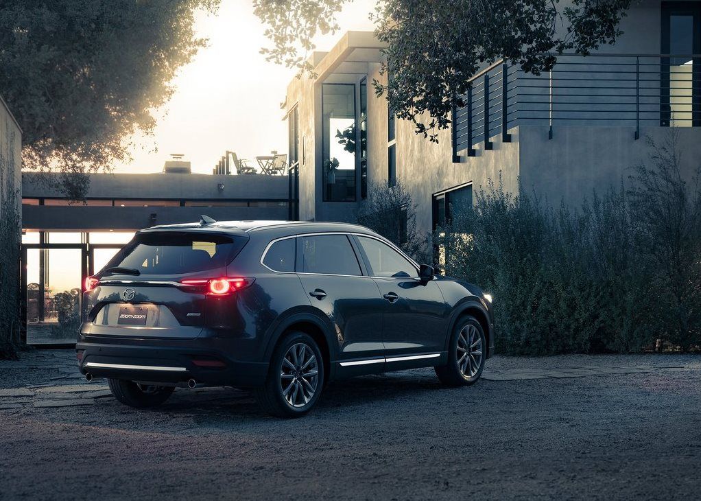 Mazda CX-9 rear side