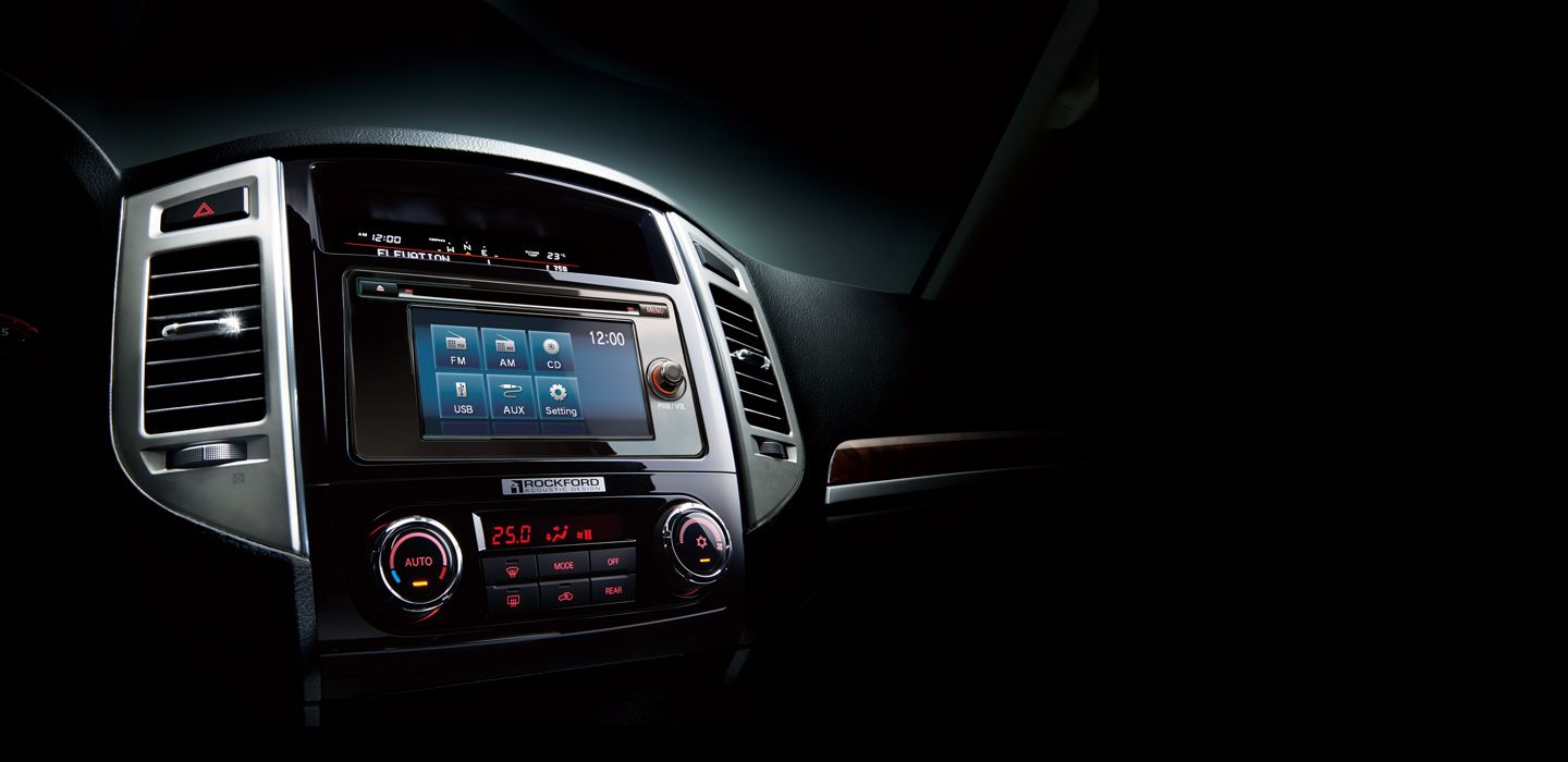 Mitsubishi Pajero infotainment system