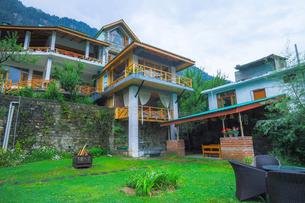 Multistorey villa in Manali, balcony facing green lawn