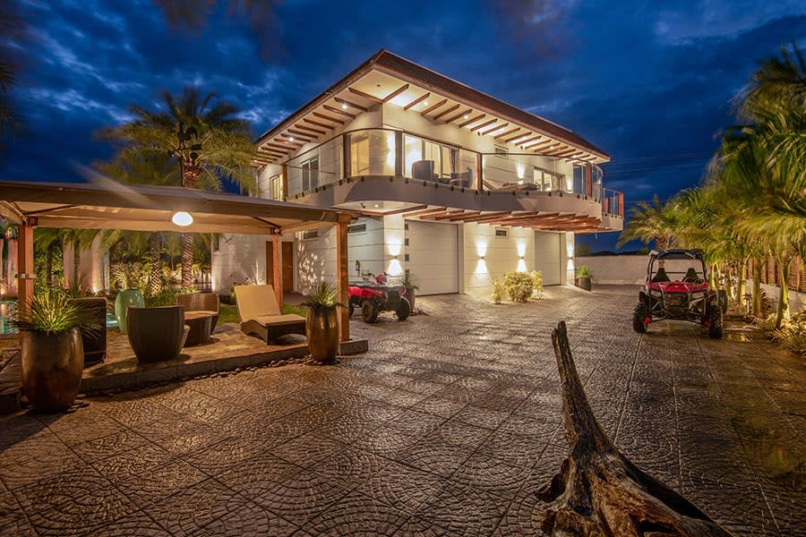 Two storey villa for Christmas with gazebo and ATV