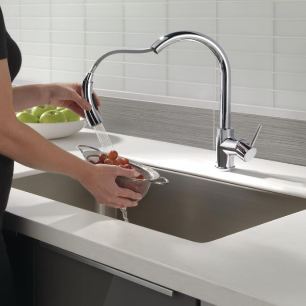 Single Handle Pull-Down Kitchen Faucet - Chrome - 976LF-IN