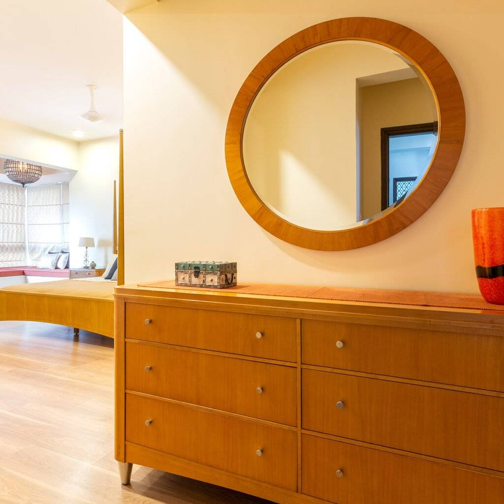 Round Shaped Mirror Can Be Cynosure Of Bedroom