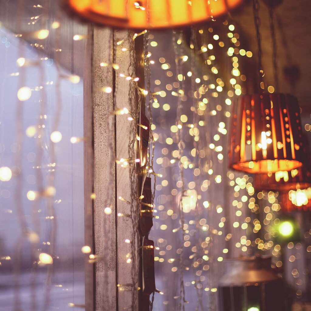 Lounge Lighting For Your Home, Use A Bedside Light With Both A Dimmer And A Movable Shade