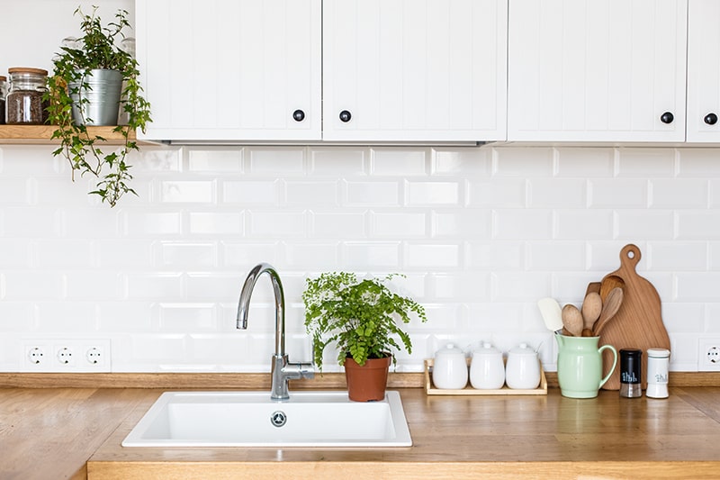 Top-mount kitchen sink easy to install and the kitchen sink price is relatively low in India