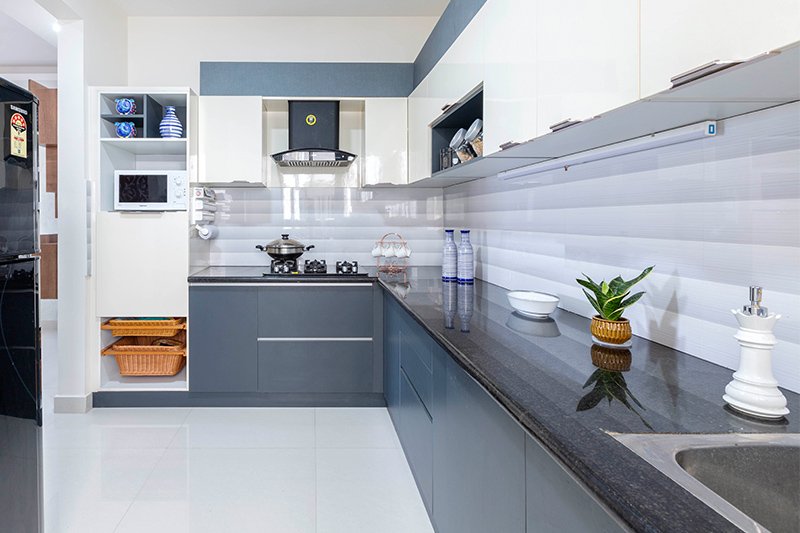 Kitchen backsplash with a bright colour tile with straight patterns in kitchen backsplash designs