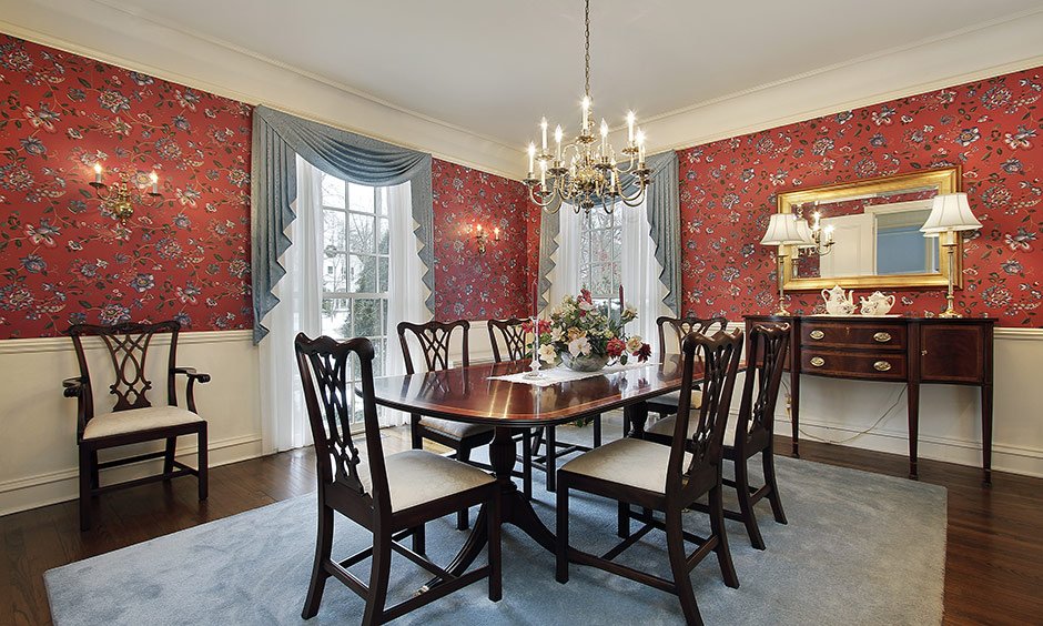Mixing two patterns of wallpaper for dining room wall makes the combination graceful and seamless