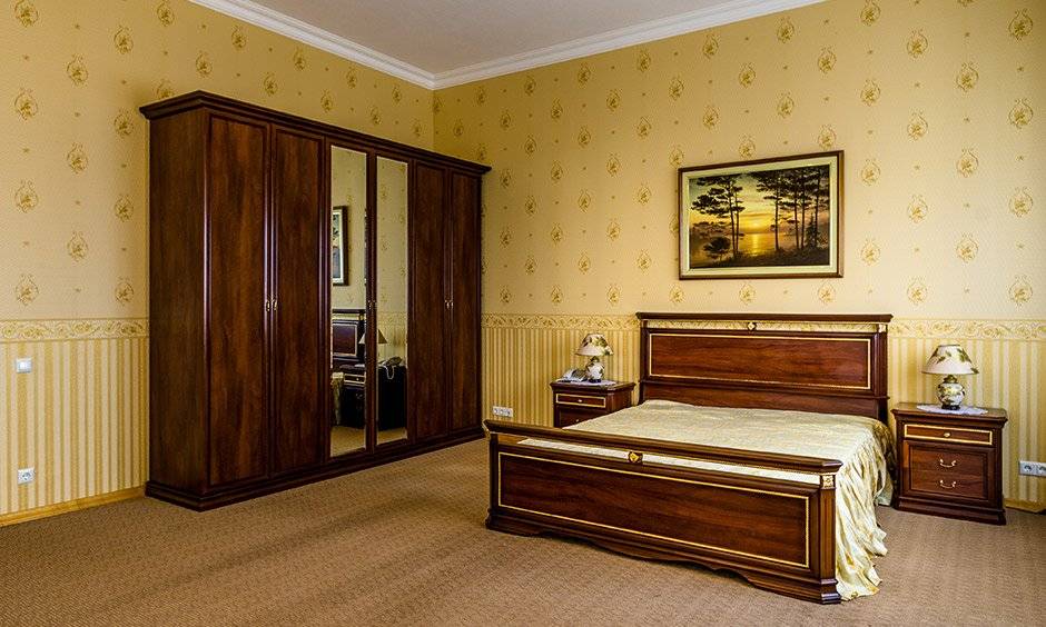 This stunning bedroom design is a mix of pretty motifs gold wall texture & subtle golden stripes looks gorgeous