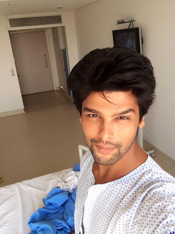 Kushal Tandon Clicks His Selfie From The Hospital