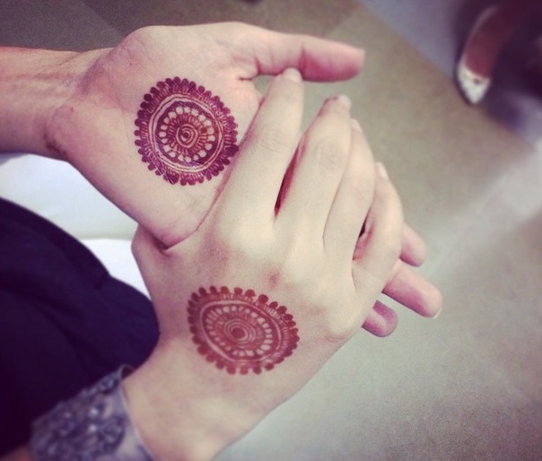 A Look Into The Simple Mehndi Of Soha Ali Khan - PHOTOS ...