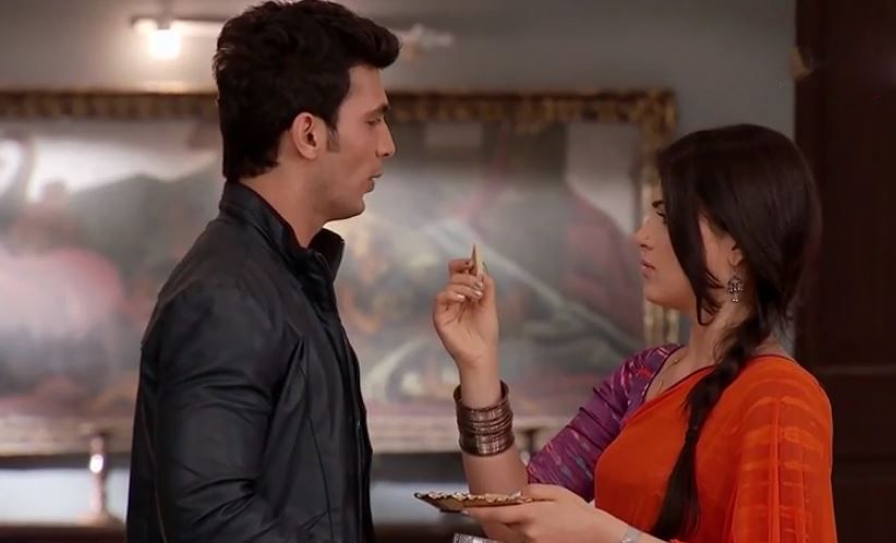 https://s3-ap-south-1.amazonaws.com/fuzeimages/wp-content/uploads/2015/05/27002332/Shikhar-and-Ishaani.jpg