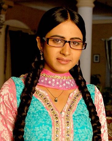 Sargun Mehta In Apno Ke Liye Geeta Ka Dharamyudh
