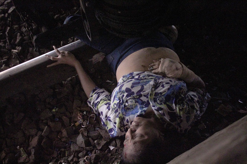 Woman Trapped Under The Wheels Of Mumbai Local Train (Image Courtesy - Anushree Fadnavis - Indus Images)