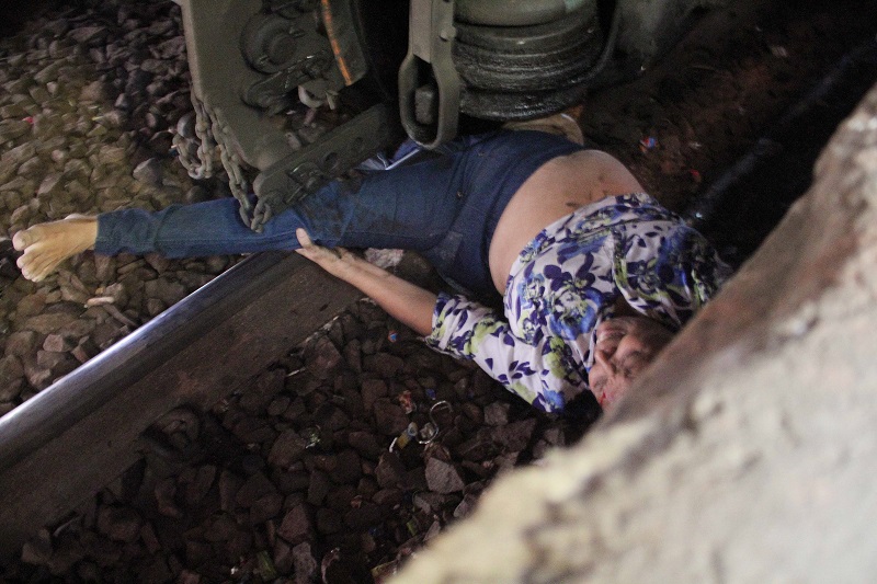 Woman Trapped Under The Wheels Of Mumbai Local Train (Image Courtesy - Anushree Fadnavis - Indus Images)