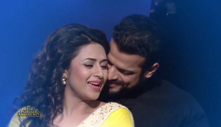Image result for ishita and raman on star parivaar awards 2017