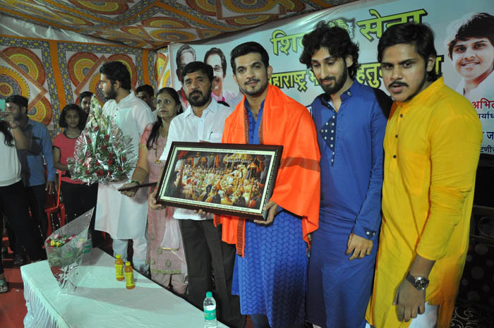 Arjun Bijlani With Shiv Sena MMVS Pesident Vijay Chitre And General Secretary Nadeem Wani