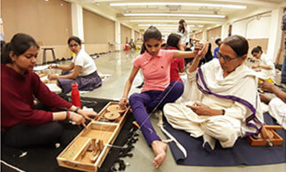 exploring-khadi-through-the-peti-charkha!