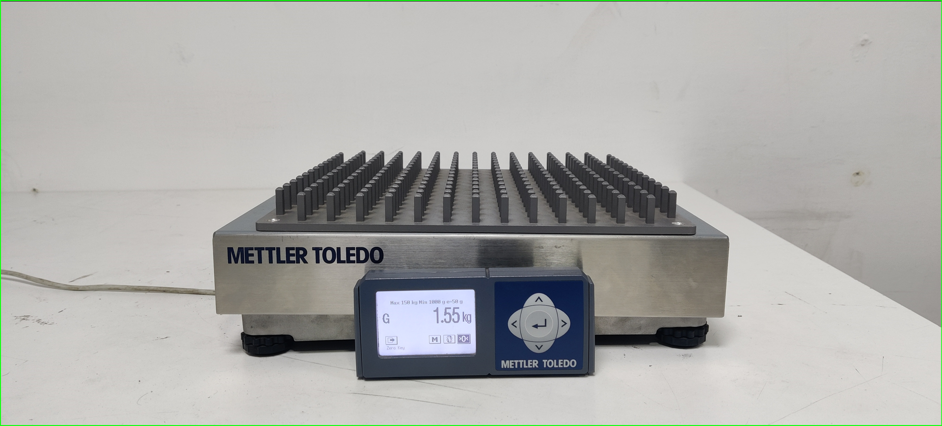 A metal scale with buttons on it

Description automatically generated