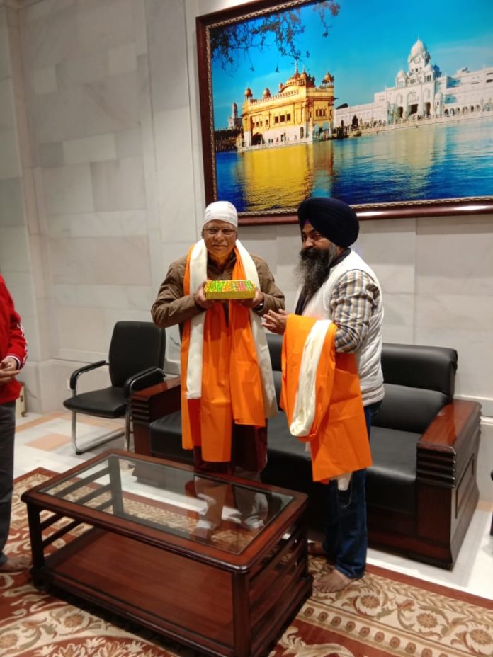 Newly appointed DG, BSF Rajnikant Mishra pays obeisance at Sri Darbar Sahib Rajnikant Mishra