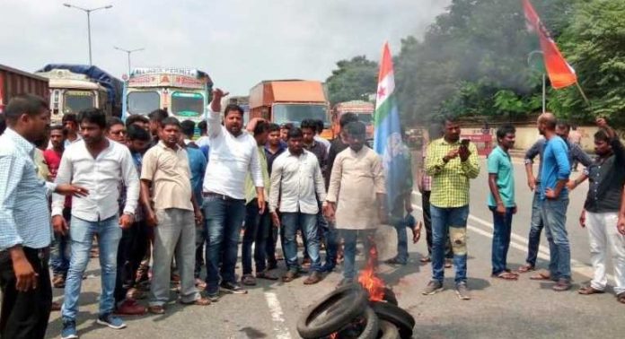 Sacin Pilot supporters burn tyres, block roads in Rajasthan Sacin Pilot supporters burn tyres, block roads in Rajasthan