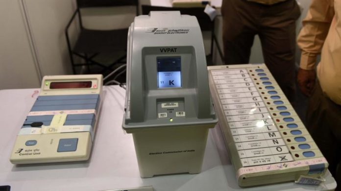 ਲੋਕ ਸਭਾ ਚੋਣਾਂ ਦੌਰਾਨ VVPAT ਮਸ਼ੀਨ 'ਚੋਂ ਨਿਕਲਿਆ ਸੱਪ, ਵੋਟਰਾਂ ਤੇ vvpat