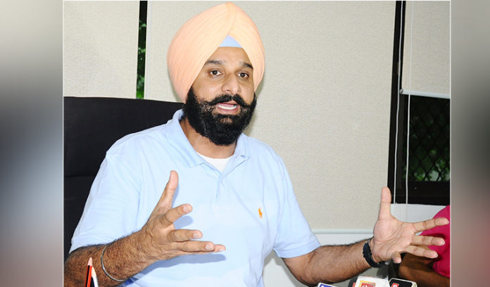 ਹਾਰ ਮੰਨ ਚੁੱਕੀ ਕਾਂਗਰਸ ਬਲੀ ਦੇ ਬੱਕਰੇ ਅਤੇ ਬਹਾਨੇ ਲੱਭਣ ਲੱਗੀ : ਬਿਕਰਮ ਮਜੀਠੀਆ Bikram Singh Majithia Congress On Statement